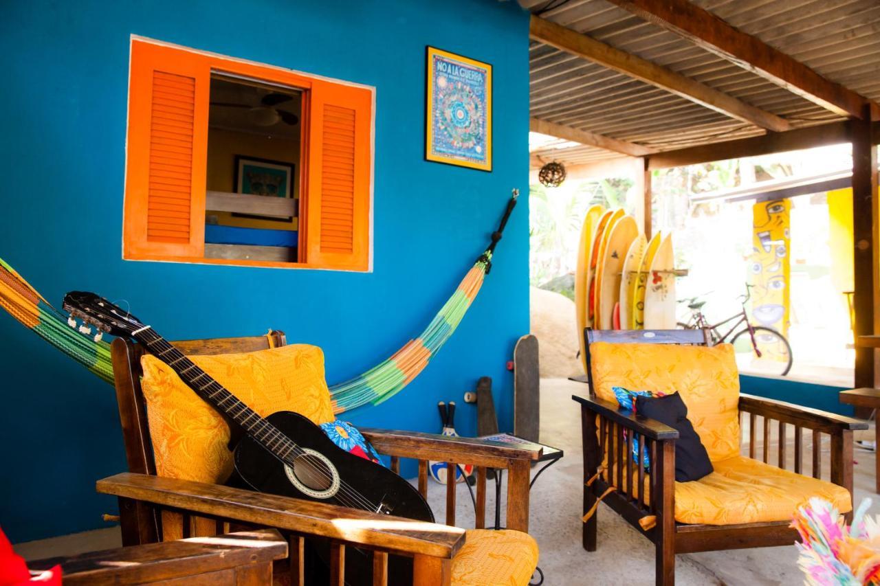 Sintonia Surf Hostel E Bar Ubatuba Exterior photo
