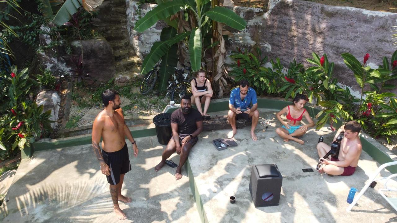 Sintonia Surf Hostel E Bar Ubatuba Exterior photo